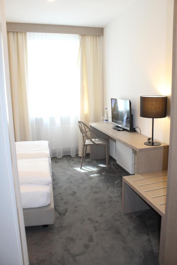 Garni Hotel Schmaus Viechtach Buitenkant foto